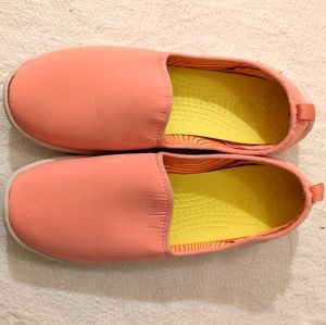 Crocs busy day skimmer